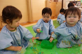 今日は初めての寒天あそびをしました!