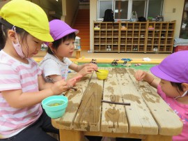 おきにいりの木の机(3歳児)