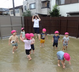 おおきな みずたまり(2歳児)