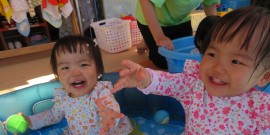 プールあそび(0・1歳児)